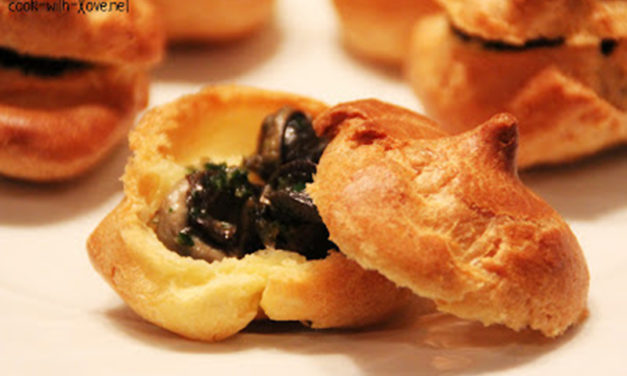 Gougères garnies aux escargots en persillade