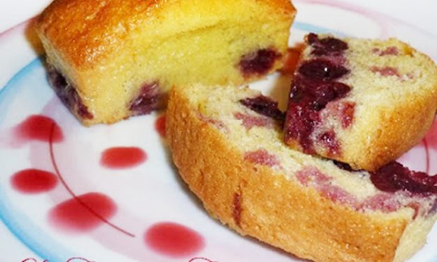 Vanilla and morello cherries mini cakes