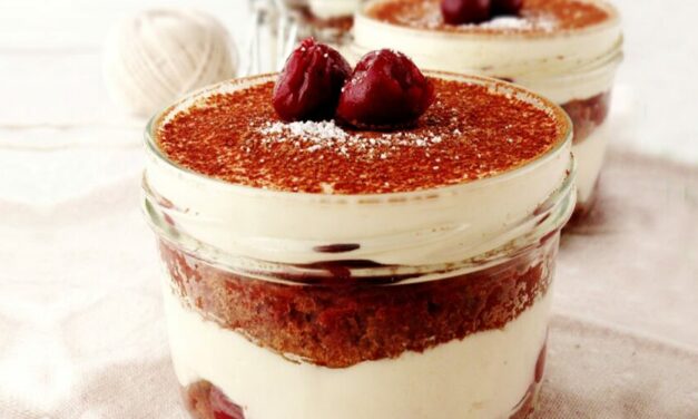 Tiramisu de fêtes aux griottes et au cacao