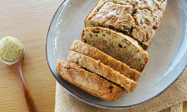 Cake à la farine de lentilles vertes du Puy, olives noires, cantal