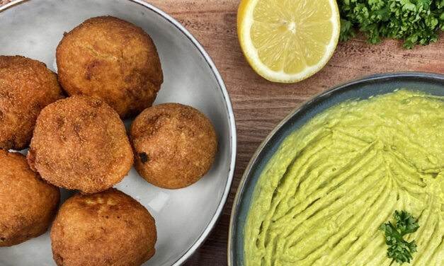 Coral lentil croquettes with avocado dip