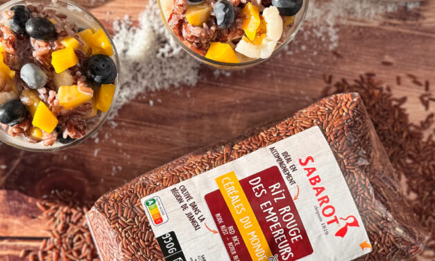 Riz rouge des empereurs au lait de coco et fruits frais