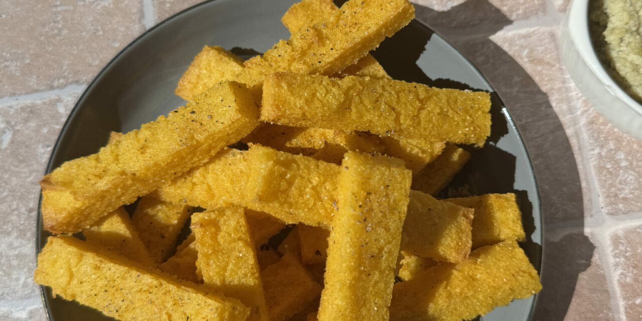 Frites croustillantes de polenta, parmesan et curry