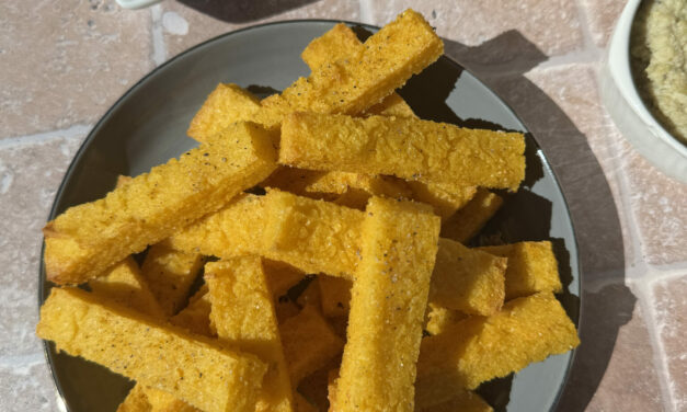 Frites croustillantes de polenta, parmesan et curry